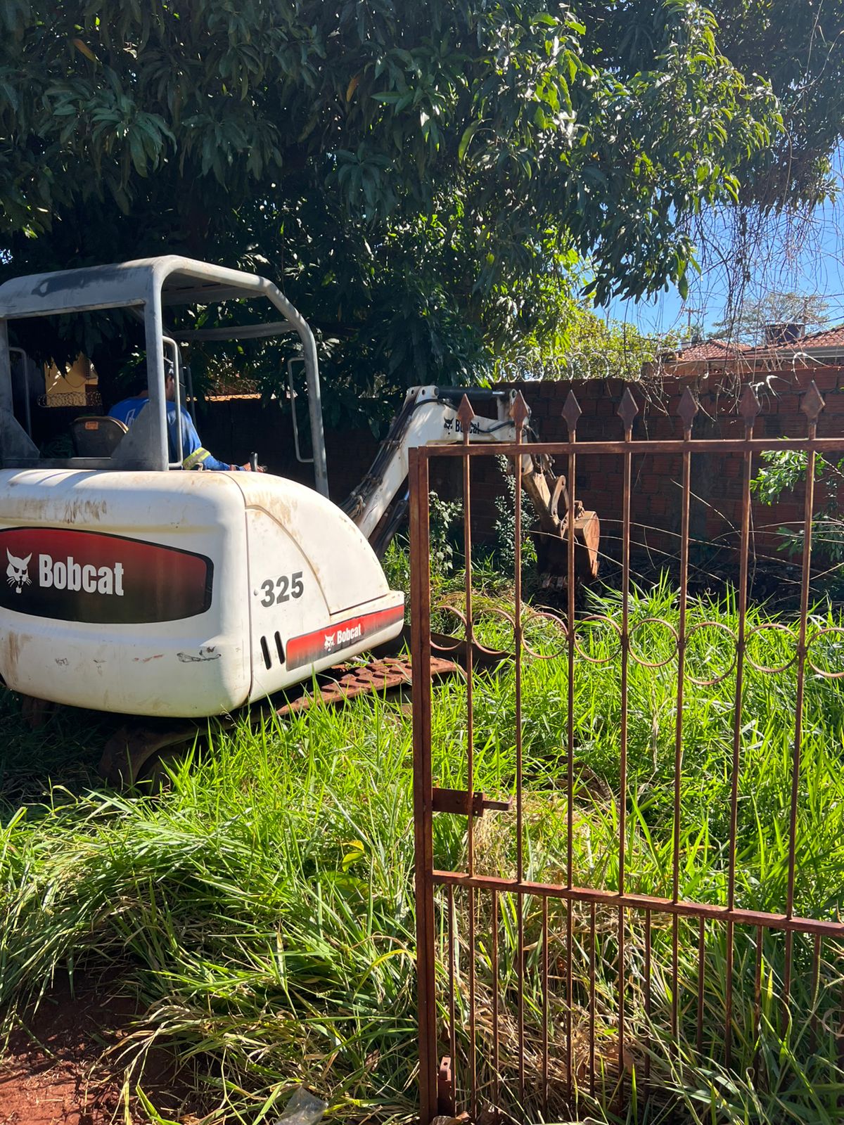 Polícia Civil realiza escavação em busca de corpo de desaparecido em Campo Grande Polícia Civil realiza escavação em busca de corpo de desaparecido em Campo Grande