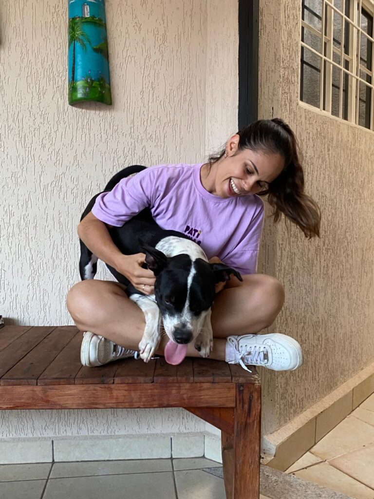 Quer viajar sem preocupações com seu animal de estimação? Patinhas Pet Sitter é a babá do seu dog Quer viajar sem preocupações com seu animal de estimação? Patinhas Pet Sitter é a babá do seu dog