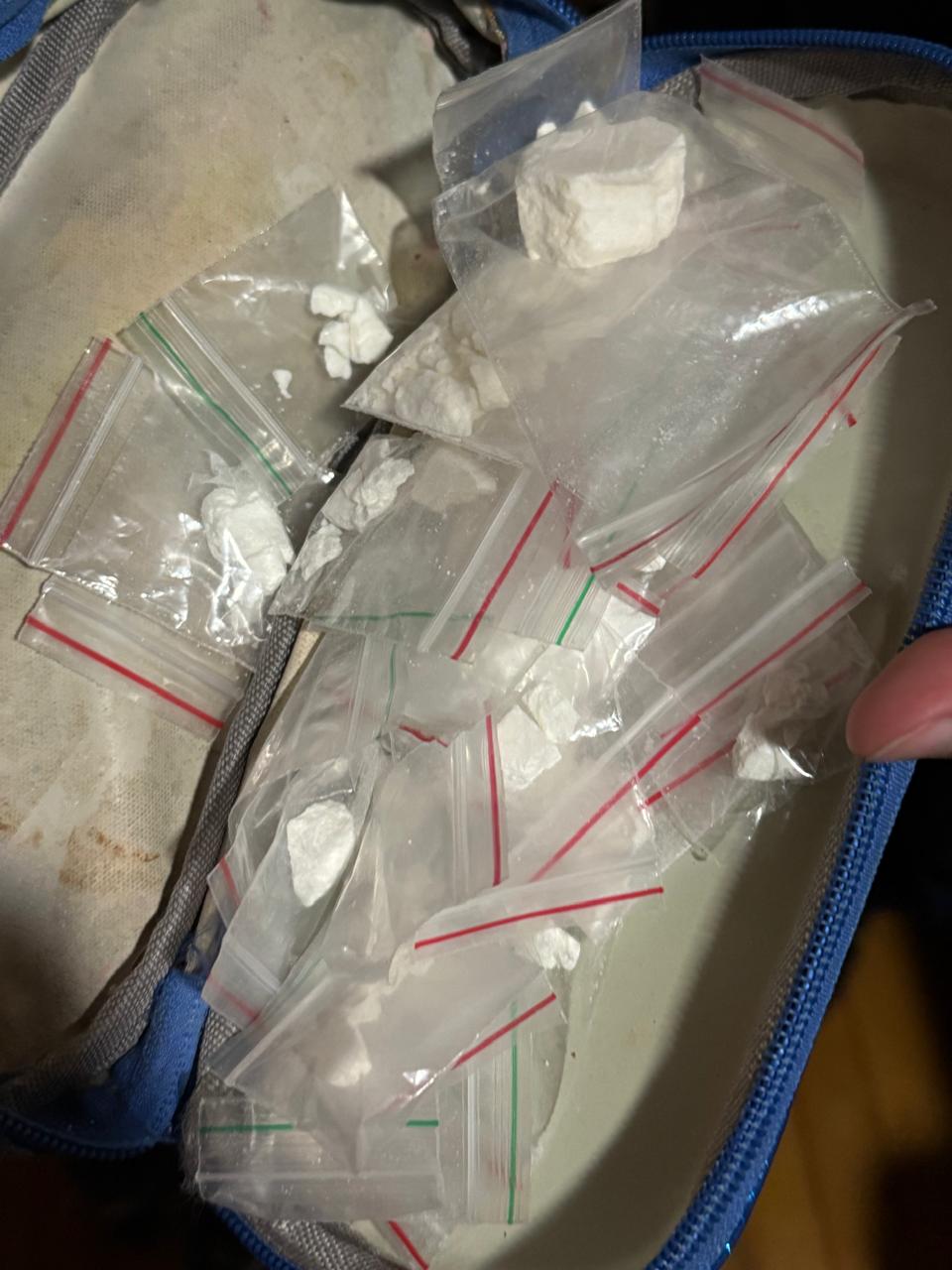 Quatro pessoas são presas em flagrante e mais de 15 kg de drogas apreendidas durante operação em Três Lagoas Quatro pessoas são presas em flagrante e mais de 15 kg de drogas apreendidas durante operação em Três Lagoas