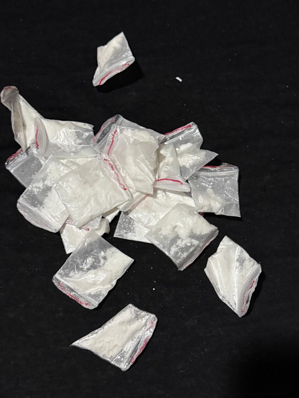 Quatro pessoas são presas em flagrante e mais de 15 kg de drogas apreendidas durante operação em Três Lagoas Quatro pessoas são presas em flagrante e mais de 15 kg de drogas apreendidas durante operação em Três Lagoas