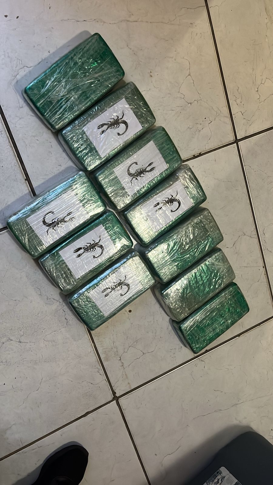 Quatro pessoas são presas em flagrante e mais de 15 kg de drogas apreendidas durante operação em Três Lagoas Quatro pessoas são presas em flagrante e mais de 15 kg de drogas apreendidas durante operação em Três Lagoas
