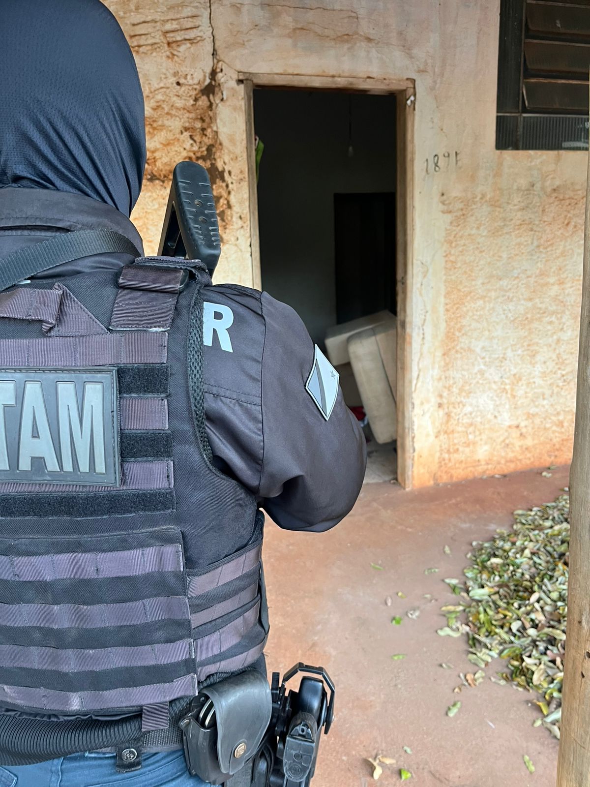 Quatro pessoas são presas em flagrante e mais de 15 kg de drogas apreendidas durante operação em Três Lagoas Quatro pessoas são presas em flagrante e mais de 15 kg de drogas apreendidas durante operação em Três Lagoas