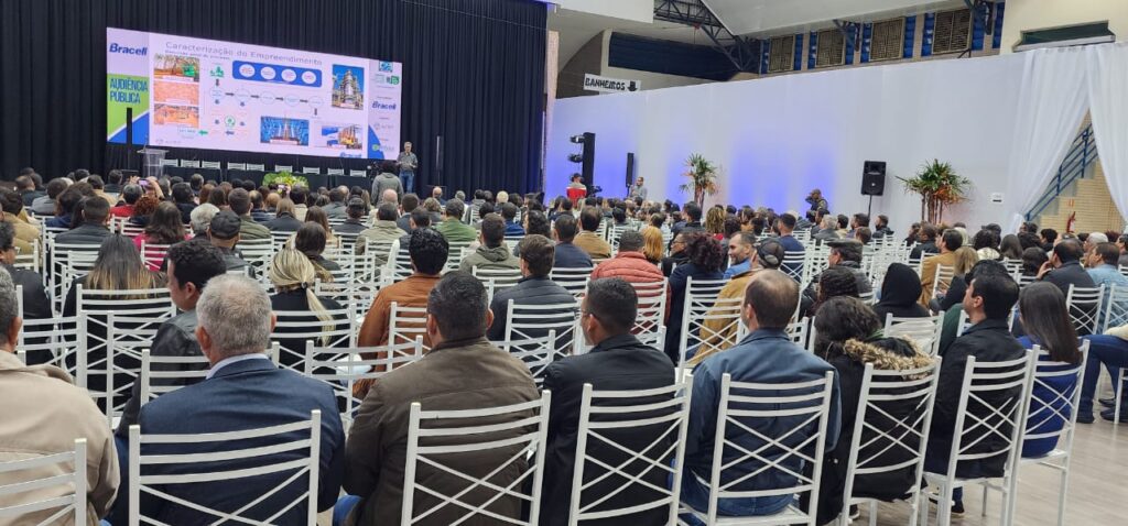 DIA HISTÓRICO PARA BATAGUASSU: população lota audiência pública da Bracell, mesmo com frio abaixo de 10ºC DIA HISTÓRICO PARA BATAGUASSU: população lota audiência pública da Bracell, mesmo com frio abaixo de 10ºC