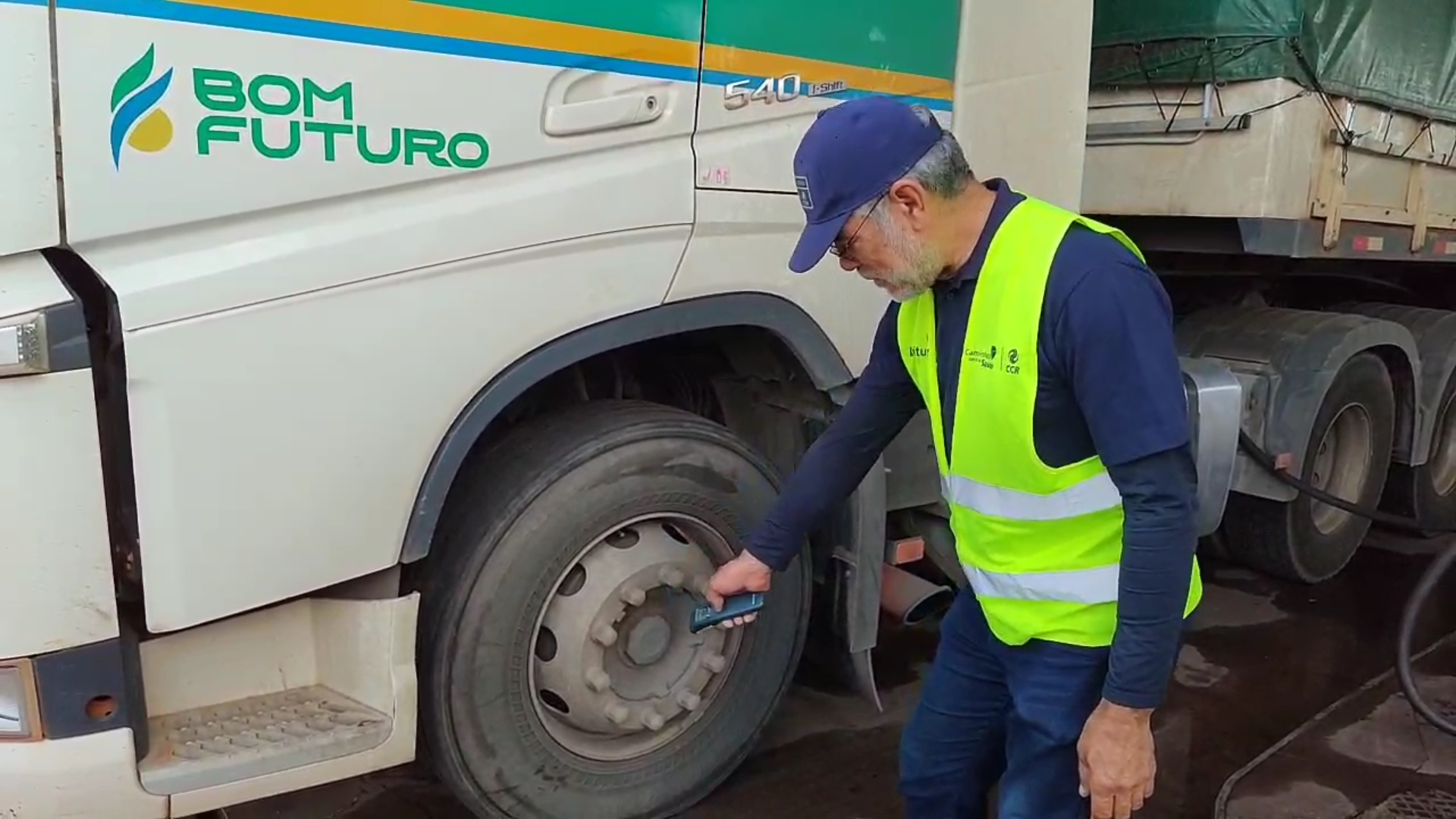 Maio Amarelo: Caminhoneiros recebem atendimento gratuito da CCR MSVia na BR-163/MS Maio Amarelo: Caminhoneiros recebem atendimento gratuito da CCR MSVia na BR-163/MS