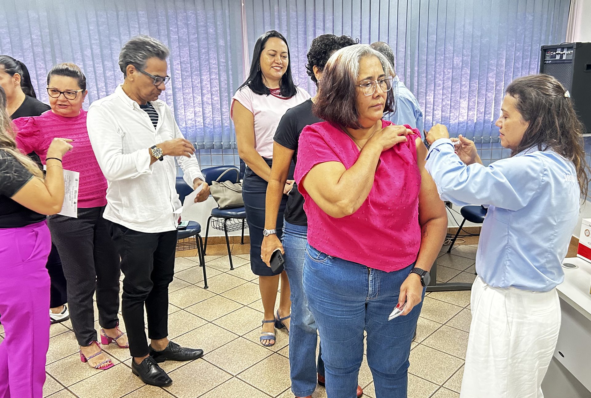 Mães destacam importância da vacina durante campanha de vacinação contra gripe no Detran-MS Mães destacam importância da vacina durante campanha de vacinação contra gripe no Detran-MS