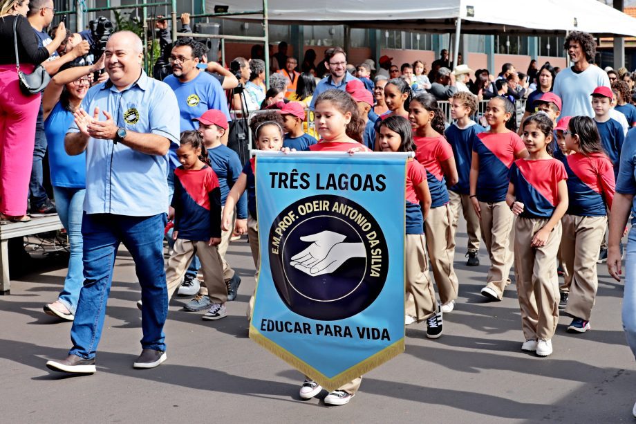 Desfile Cívico de 110 anos de TL é marcado por anúncios de investimentos e participação popular Desfile Cívico de 110 anos de TL é marcado por anúncios de investimentos e participação popular