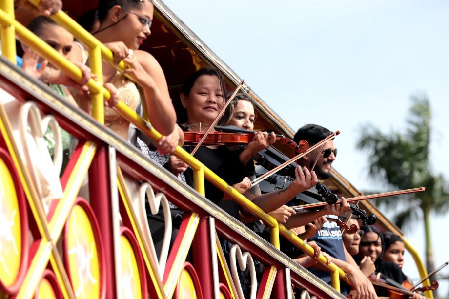 Desfile Cívico de 110 anos de TL é marcado por anúncios de investimentos e participação popular Desfile Cívico de 110 anos de TL é marcado por anúncios de investimentos e participação popular