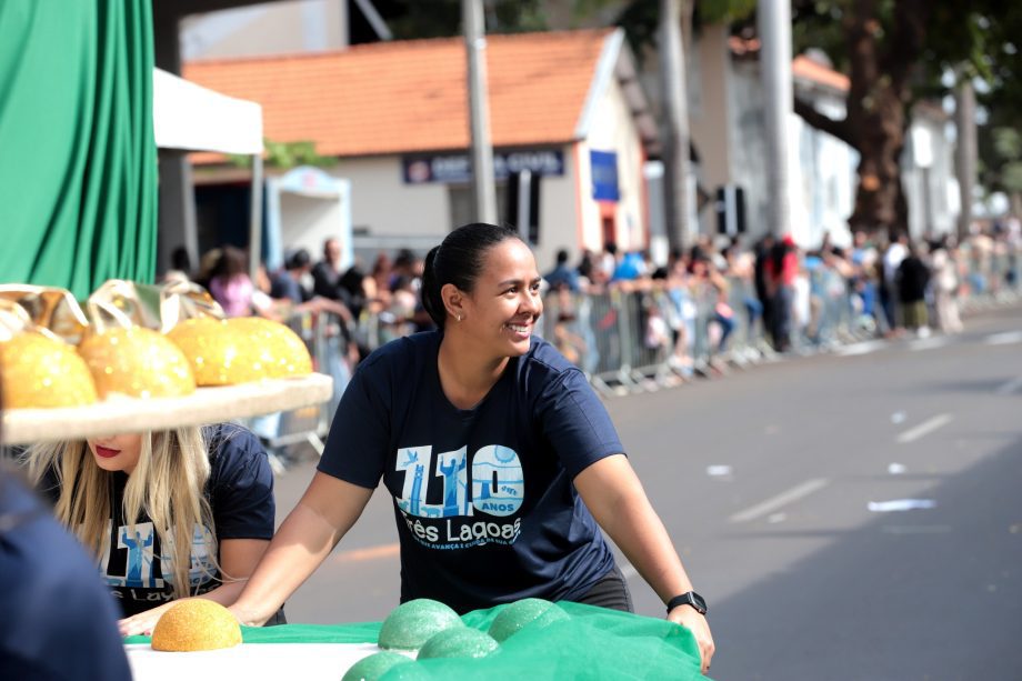 Desfile Cívico de 110 anos de TL é marcado por anúncios de investimentos e participação popular Desfile Cívico de 110 anos de TL é marcado por anúncios de investimentos e participação popular
