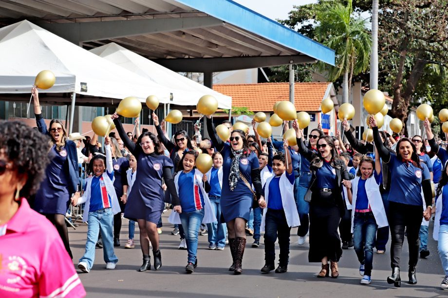 Desfile Cívico de 110 anos de TL é marcado por anúncios de investimentos e participação popular Desfile Cívico de 110 anos de TL é marcado por anúncios de investimentos e participação popular