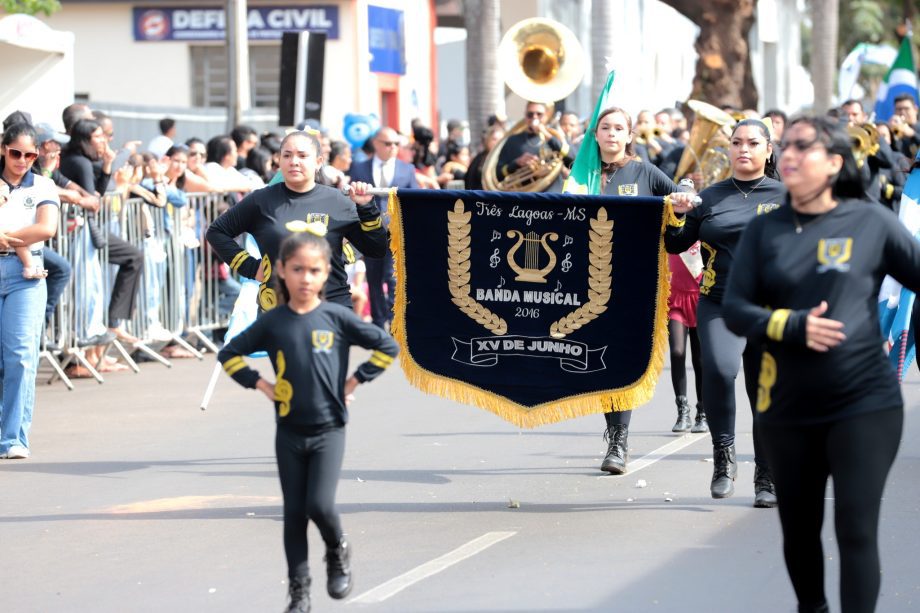 Desfile Cívico de 110 anos de TL é marcado por anúncios de investimentos e participação popular Desfile Cívico de 110 anos de TL é marcado por anúncios de investimentos e participação popular