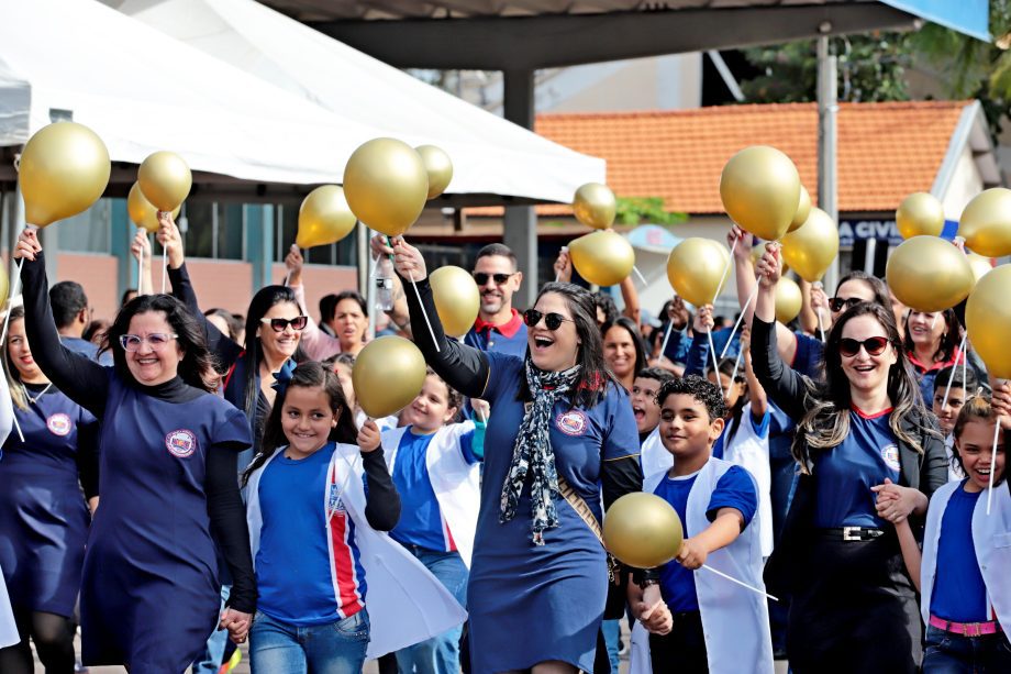 Desfile Cívico de 110 anos de TL é marcado por anúncios de investimentos e participação popular Desfile Cívico de 110 anos de TL é marcado por anúncios de investimentos e participação popular