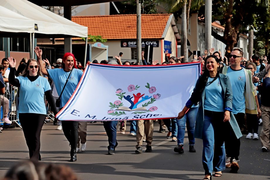 Desfile Cívico de 110 anos de TL é marcado por anúncios de investimentos e participação popular Desfile Cívico de 110 anos de TL é marcado por anúncios de investimentos e participação popular