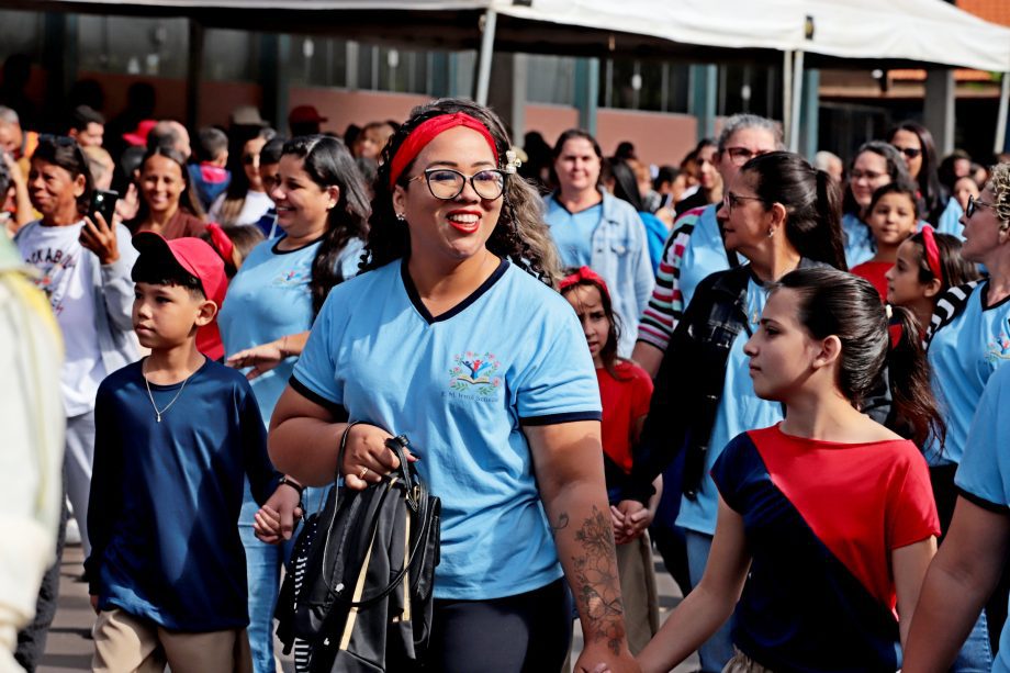 Desfile Cívico de 110 anos de TL é marcado por anúncios de investimentos e participação popular Desfile Cívico de 110 anos de TL é marcado por anúncios de investimentos e participação popular