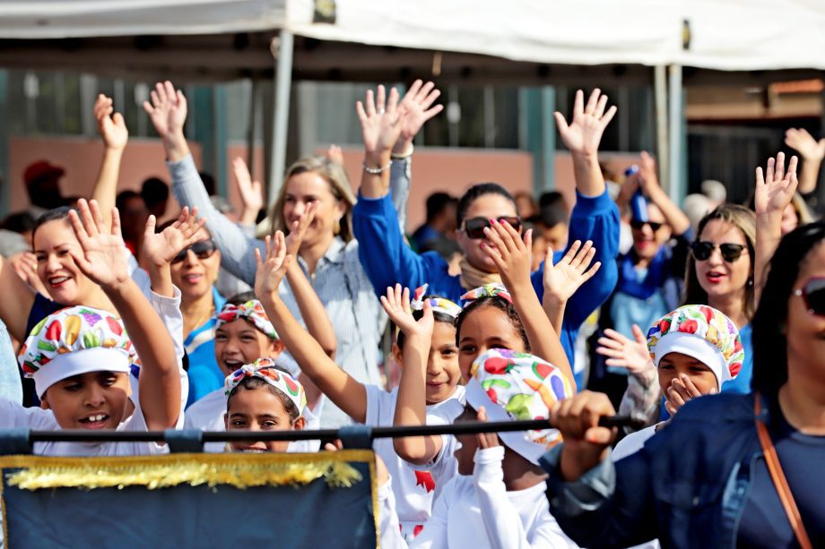 Desfile Cívico de 110 anos de TL é marcado por anúncios de investimentos e participação popular Desfile Cívico de 110 anos de TL é marcado por anúncios de investimentos e participação popular
