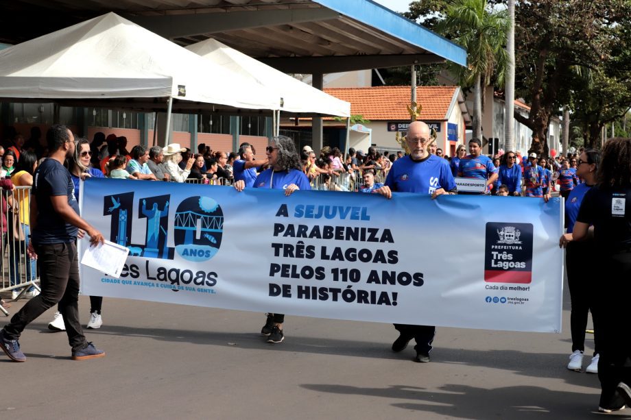 Desfile Cívico de 110 anos de TL é marcado por anúncios de investimentos e participação popular Desfile Cívico de 110 anos de TL é marcado por anúncios de investimentos e participação popular