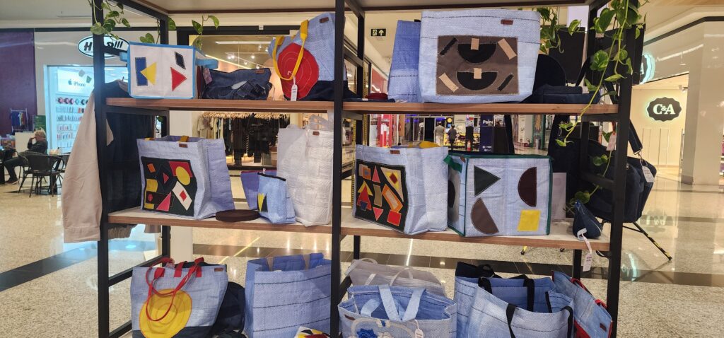 Costura que transforma: mulheres de Bataguassu exibem moda sustentável no Shopping Três Lagoas Costura que transforma: mulheres de Bataguassu exibem moda sustentável no Shopping Três Lagoas