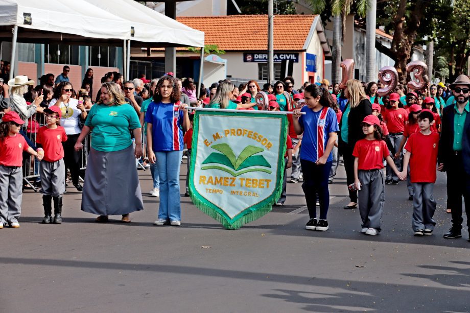 Desfile Cívico de 110 anos de TL é marcado por anúncios de investimentos e participação popular Desfile Cívico de 110 anos de TL é marcado por anúncios de investimentos e participação popular