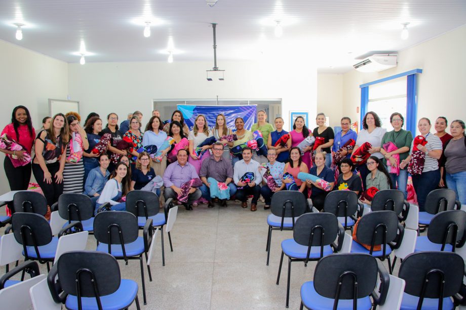 Prefeitura e Governo de MS entregam cobertores para as famílias atendidas pelos CRAS Prefeitura e Governo de MS entregam cobertores para as famílias atendidas pelos CRAS