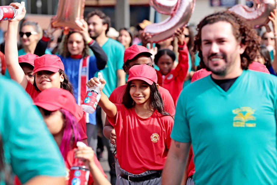 Desfile Cívico de 110 anos de TL é marcado por anúncios de investimentos e participação popular Desfile Cívico de 110 anos de TL é marcado por anúncios de investimentos e participação popular