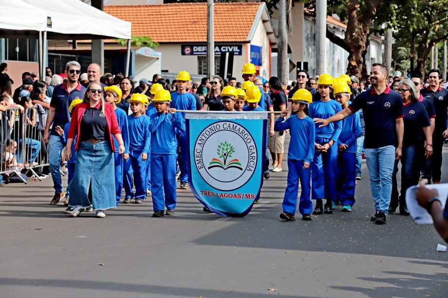 Desfile Cívico de 110 anos de TL é marcado por anúncios de investimentos e participação popular Desfile Cívico de 110 anos de TL é marcado por anúncios de investimentos e participação popular