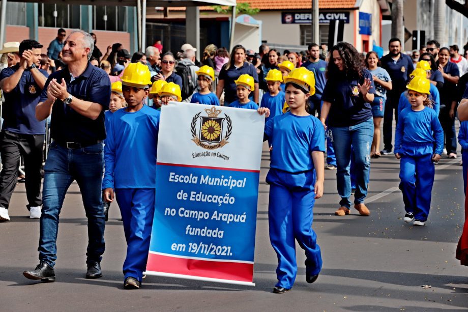 Desfile Cívico de 110 anos de TL é marcado por anúncios de investimentos e participação popular Desfile Cívico de 110 anos de TL é marcado por anúncios de investimentos e participação popular