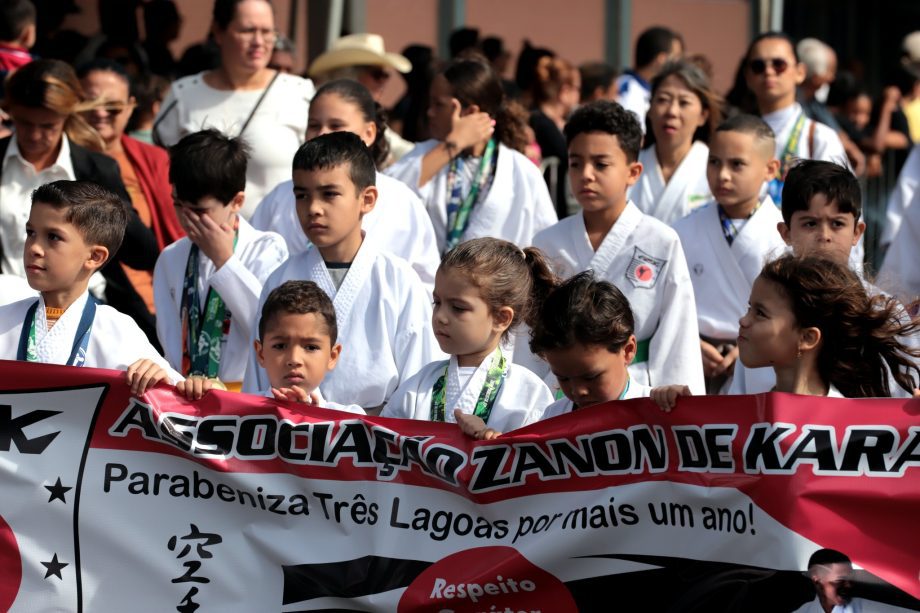 Desfile Cívico de 110 anos de TL é marcado por anúncios de investimentos e participação popular Desfile Cívico de 110 anos de TL é marcado por anúncios de investimentos e participação popular
