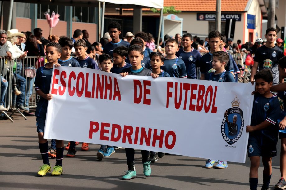 Desfile Cívico de 110 anos de TL é marcado por anúncios de investimentos e participação popular Desfile Cívico de 110 anos de TL é marcado por anúncios de investimentos e participação popular