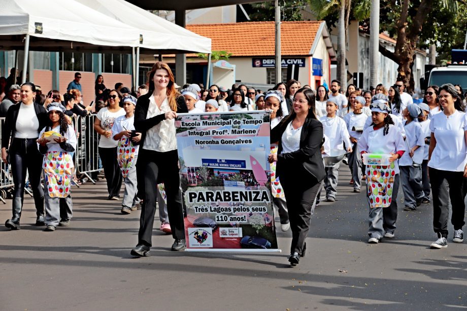 Desfile Cívico de 110 anos de TL é marcado por anúncios de investimentos e participação popular Desfile Cívico de 110 anos de TL é marcado por anúncios de investimentos e participação popular
