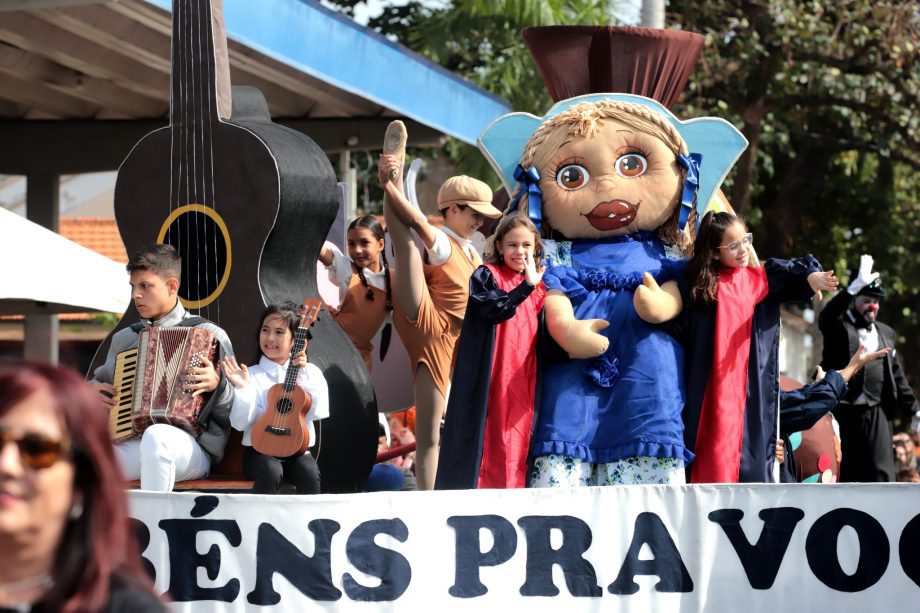 Desfile Cívico de 110 anos de TL é marcado por anúncios de investimentos e participação popular Desfile Cívico de 110 anos de TL é marcado por anúncios de investimentos e participação popular