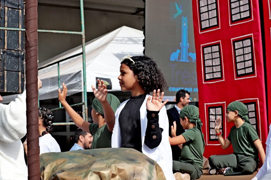Desfile Cívico de 110 anos de TL é marcado por anúncios de investimentos e participação popular Desfile Cívico de 110 anos de TL é marcado por anúncios de investimentos e participação popular