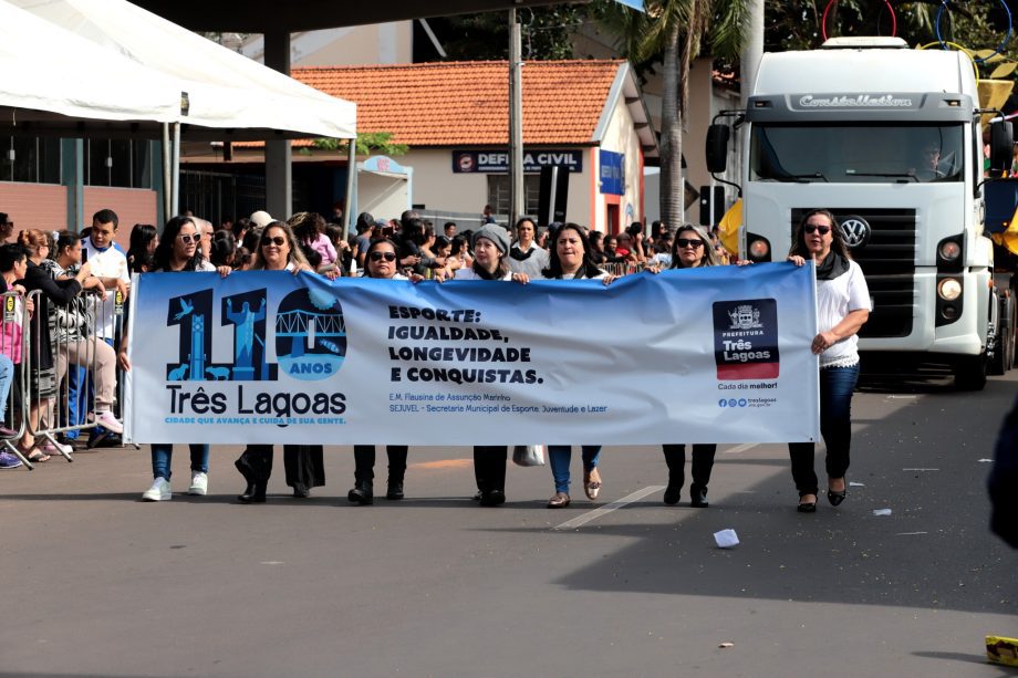 Desfile Cívico de 110 anos de TL é marcado por anúncios de investimentos e participação popular Desfile Cívico de 110 anos de TL é marcado por anúncios de investimentos e participação popular