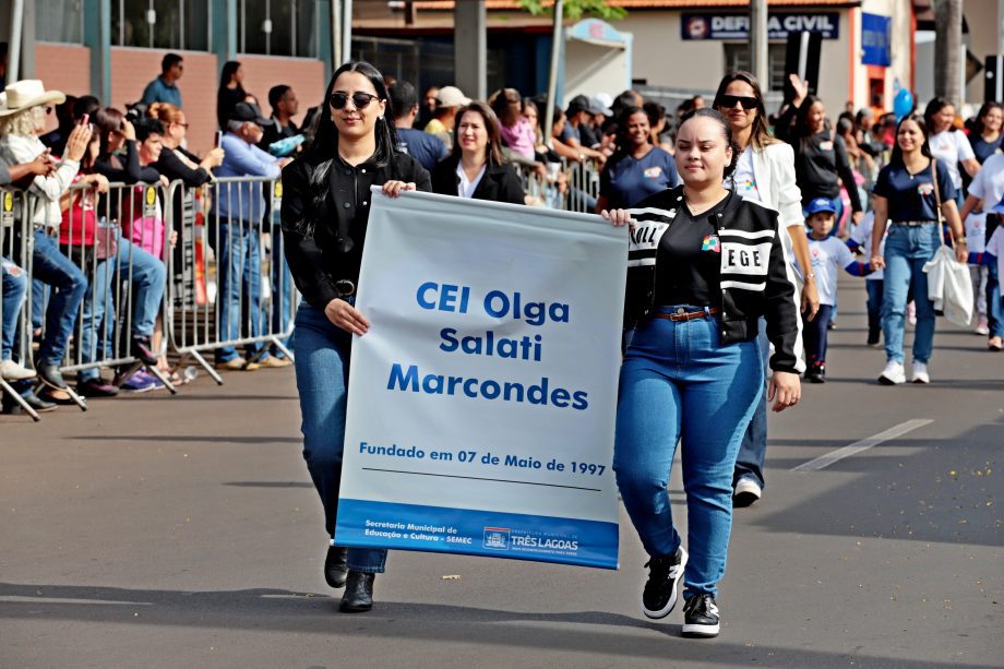Desfile Cívico de 110 anos de TL é marcado por anúncios de investimentos e participação popular Desfile Cívico de 110 anos de TL é marcado por anúncios de investimentos e participação popular