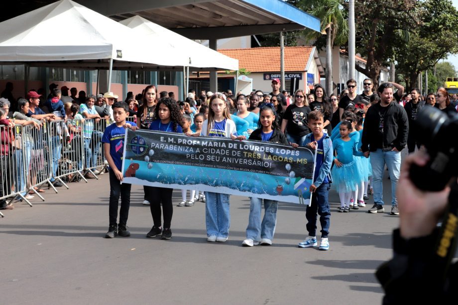 Desfile Cívico de 110 anos de TL é marcado por anúncios de investimentos e participação popular Desfile Cívico de 110 anos de TL é marcado por anúncios de investimentos e participação popular