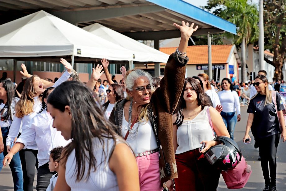 Desfile Cívico de 110 anos de TL é marcado por anúncios de investimentos e participação popular Desfile Cívico de 110 anos de TL é marcado por anúncios de investimentos e participação popular