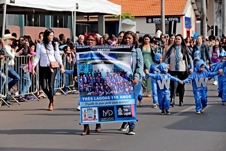 Desfile Cívico de 110 anos de TL é marcado por anúncios de investimentos e participação popular Desfile Cívico de 110 anos de TL é marcado por anúncios de investimentos e participação popular