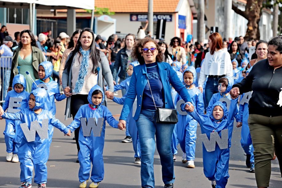 Desfile Cívico de 110 anos de TL é marcado por anúncios de investimentos e participação popular Desfile Cívico de 110 anos de TL é marcado por anúncios de investimentos e participação popular