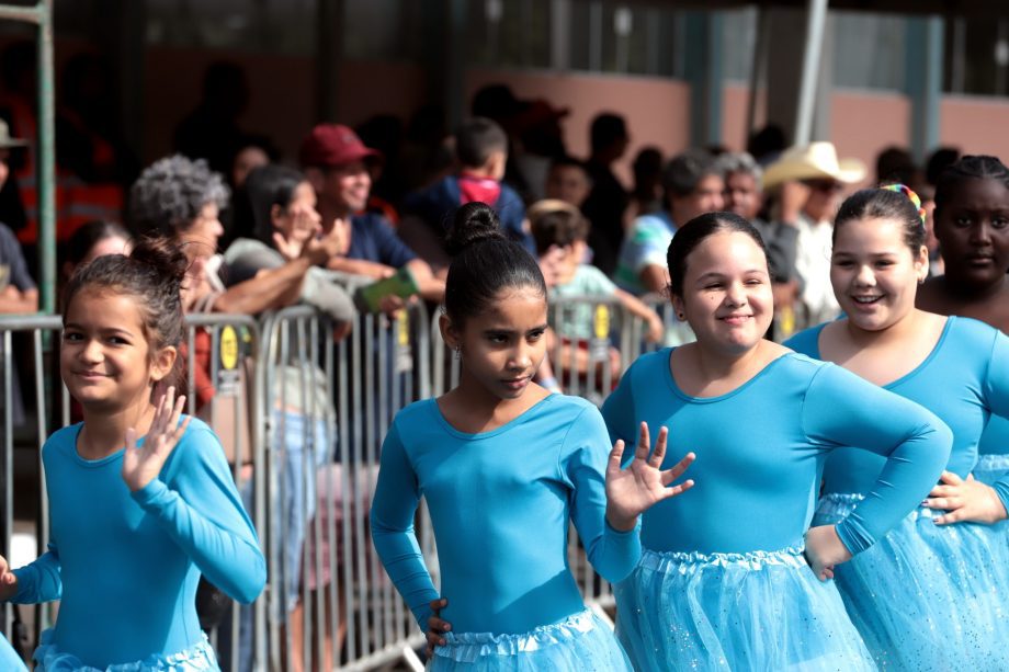 Desfile Cívico de 110 anos de TL é marcado por anúncios de investimentos e participação popular Desfile Cívico de 110 anos de TL é marcado por anúncios de investimentos e participação popular