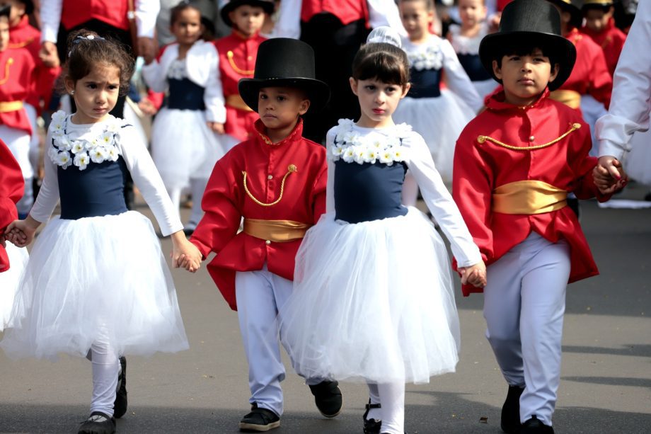 Desfile Cívico de 110 anos de TL é marcado por anúncios de investimentos e participação popular Desfile Cívico de 110 anos de TL é marcado por anúncios de investimentos e participação popular