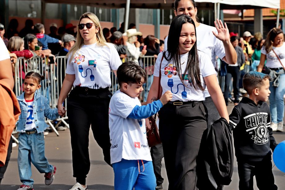 Desfile Cívico de 110 anos de TL é marcado por anúncios de investimentos e participação popular Desfile Cívico de 110 anos de TL é marcado por anúncios de investimentos e participação popular