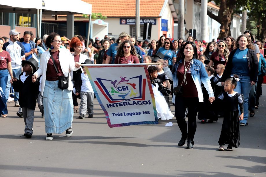 Desfile Cívico de 110 anos de TL é marcado por anúncios de investimentos e participação popular Desfile Cívico de 110 anos de TL é marcado por anúncios de investimentos e participação popular