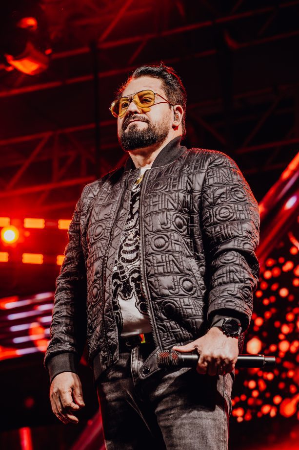 Abertura do Rodeio emociona público na Expotrês 2025 com show de Bruno & Marrone e participação especial de Enzo Rabelo