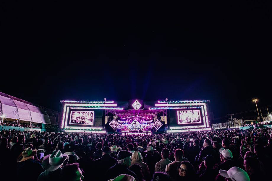 Abertura do Rodeio emociona público na Expotrês 2025 com show de Bruno & Marrone e participação especial de Enzo Rabelo