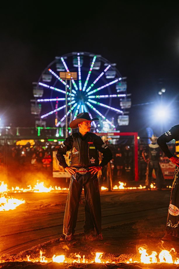 Abertura do Rodeio emociona público na Expotrês 2025 com show de Bruno & Marrone e participação especial de Enzo Rabelo