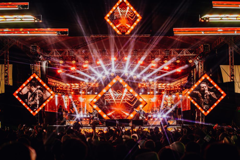 Abertura do Rodeio emociona público na Expotrês 2025 com show de Bruno & Marrone e participação especial de Enzo Rabelo