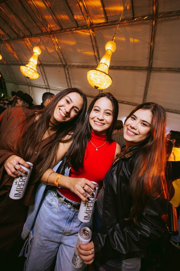 Abertura do Rodeio emociona público na Expotrês 2025 com show de Bruno & Marrone e participação especial de Enzo Rabelo