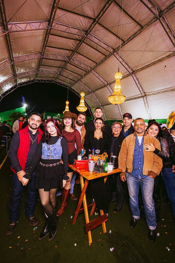 Abertura do Rodeio emociona público na Expotrês 2025 com show de Bruno & Marrone e participação especial de Enzo Rabelo