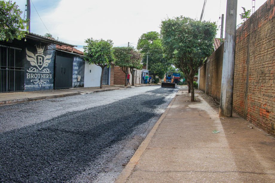 Prefeitura realiza recapeamento da Vila São João com equipe e recursos próprios Prefeitura realiza recapeamento da Vila São João com equipe e recursos próprios