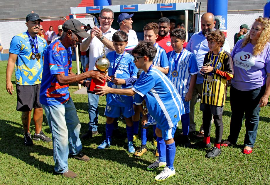 E. F. Pedrinho é o grande campeão do Campeonato Sub-9 e 11 de Futebol de Base 2025 E. F. Pedrinho é o grande campeão do Campeonato Sub-9 e 11 de Futebol de Base 2025