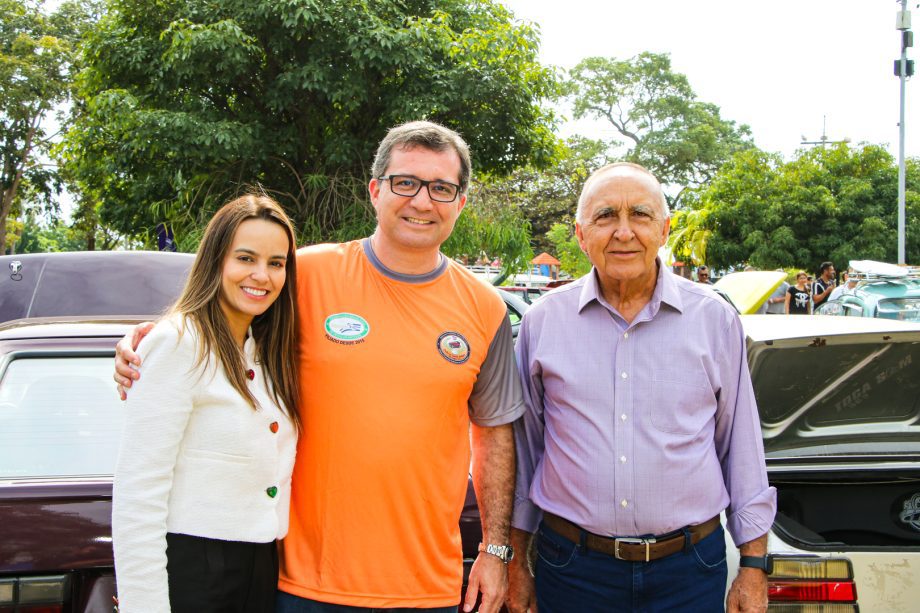 CONFIRA AS FOTOS! 13º Encontro de Carros Antigos movimenta Balneário Municipal no final de semana CONFIRA AS FOTOS! 13º Encontro de Carros Antigos movimenta Balneário Municipal no final de semana