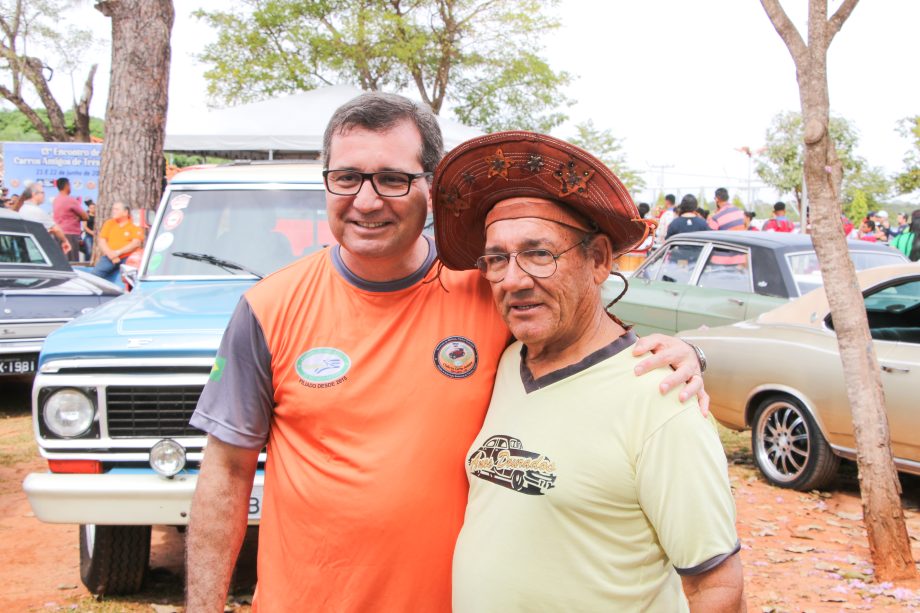 CONFIRA AS FOTOS! 13º Encontro de Carros Antigos movimenta Balneário Municipal no final de semana CONFIRA AS FOTOS! 13º Encontro de Carros Antigos movimenta Balneário Municipal no final de semana